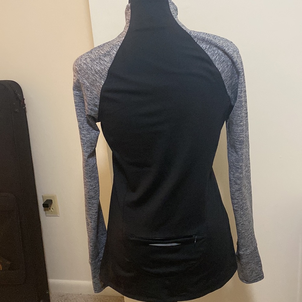 Under armour long sleeve - Picture 5 of 8